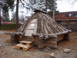 Holzhütte am Ajtte Museum in Jokkmokk