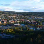 Blick über Sundsvall vom Aussichtsturm auf dem Norra Stadsberget